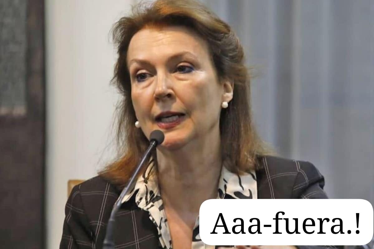 diana-mondino-afuera.jpeg diana-mondino-afuera.jpeg