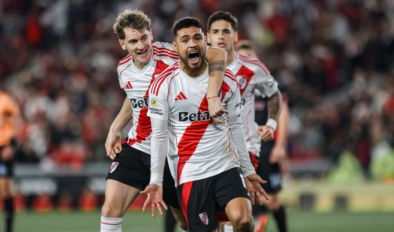 River fue contundente ante Barracas y ahora va por Platense