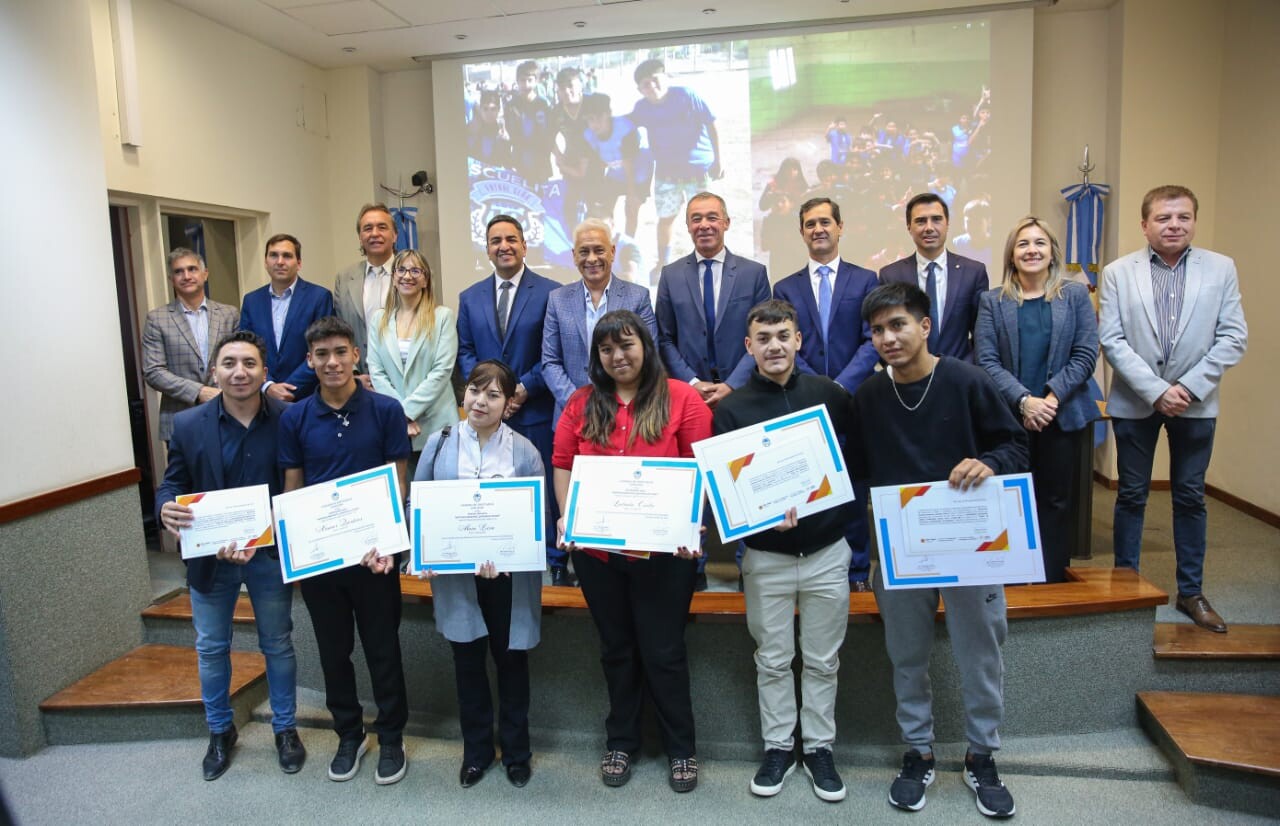 El vicegobernador Fabián Martín entregó Distinciones “Jóvenes Presente, Jóvenes Futuro”