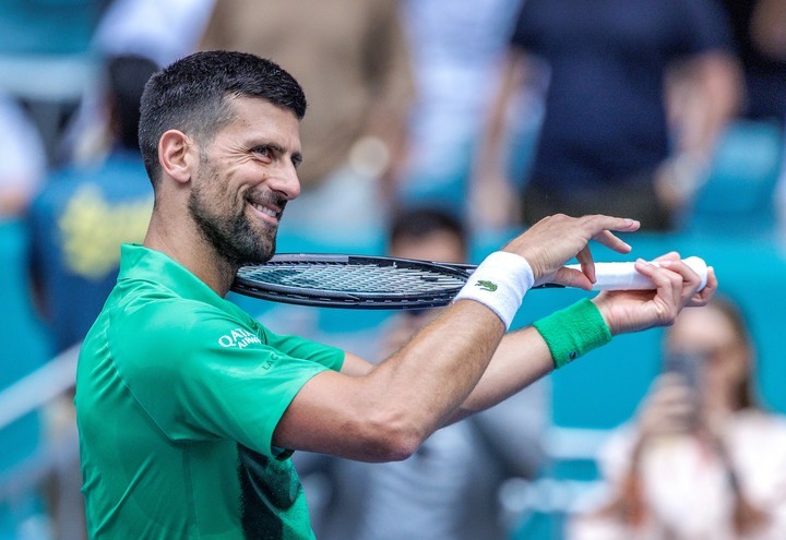 Djokovic es un violín y va por su 100º título en Miami