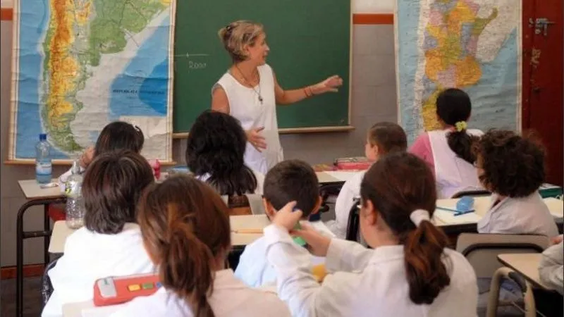 Asistencia Perfecta: más de 68 mil docentes, directivos, secretarios, preceptores y asistentes escolares cobran este sábado el incentivo mensual de julio
