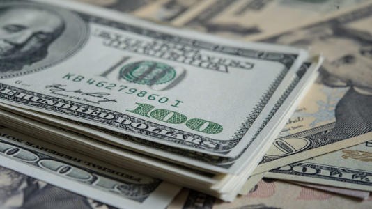 dolaaaaaaaa.jpeg El dólar blue cerró a la baja este 13 de mayo y el Banco Central hizo una fuerte incorporación de dólares