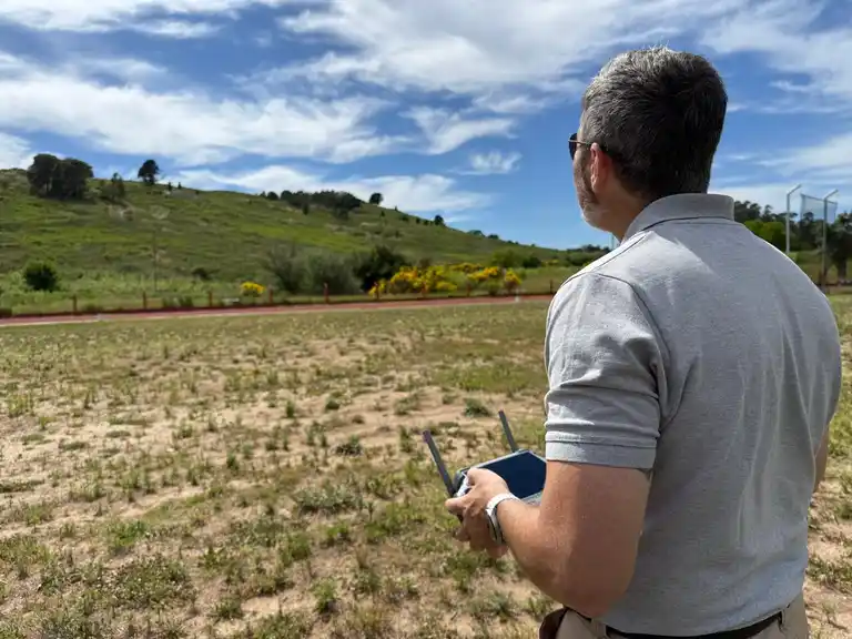 Defensa Civil ya prueba el drone de última tecnología que se utilizará para incendios en las sierras