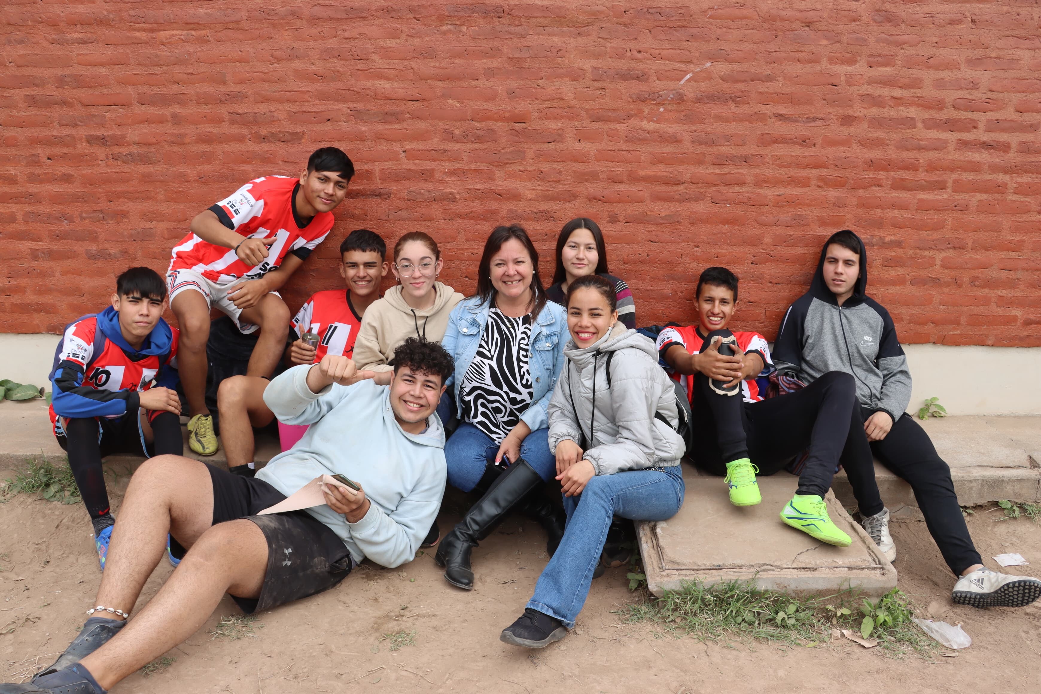 La Intendente Lic. Marcela Duarte junto al Secretario Privado de Intendencia Ramón  Miño acompañaron en el 3° Intercolegial organizado por el Centro de Estudiantes de la EET N°20 «Nuestra Sra de Luján», donde participaron alumnos de distintas instituciones del Dpto Maipú.