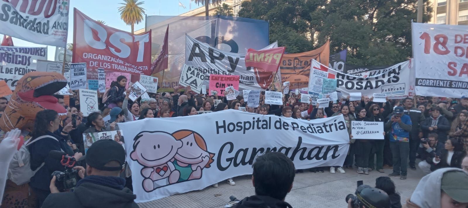 Persecución de Milei al Posadas: 110 despidos y sanciones en el Garrahan