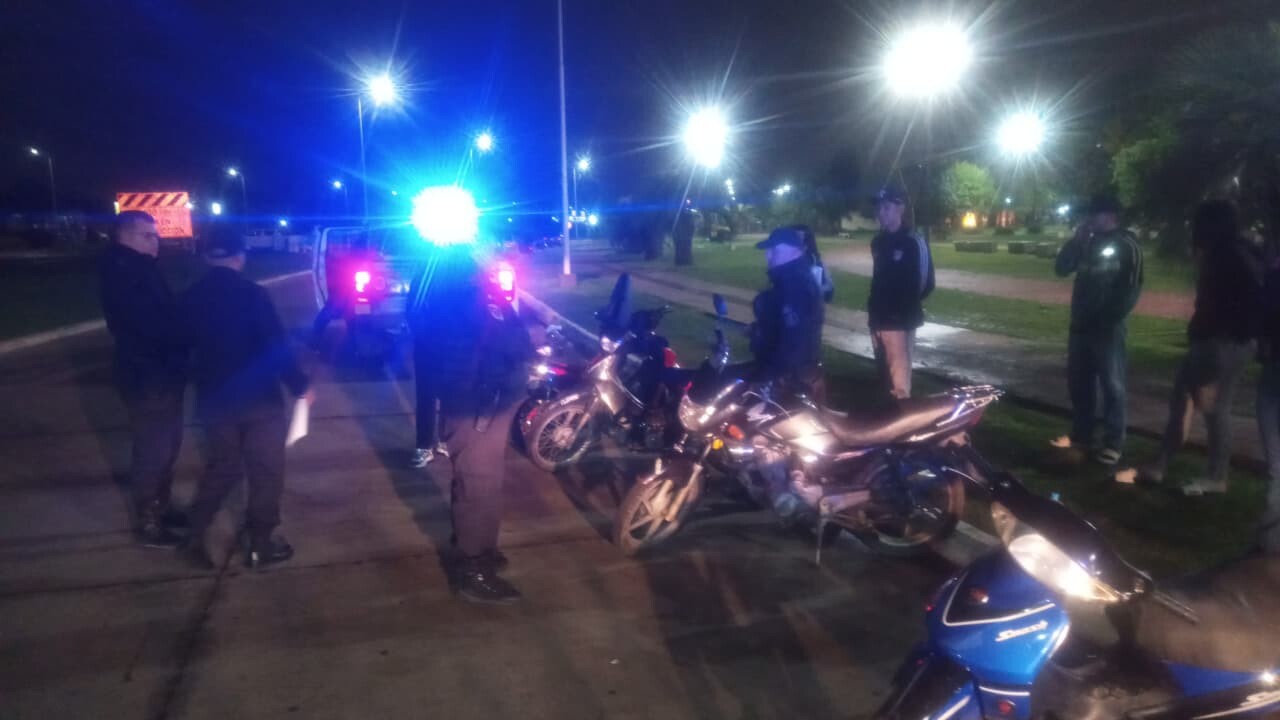 Policiales : La Policía intensificó los controles sobre motocicletas y grupos denominado “stunt”, secuestrando 26 motocicletas.
