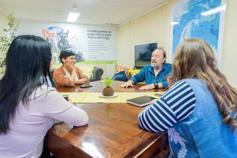 EL GOBIERNO DE LA PROVINCIA Y LA FUNDACIÓN PATAGONIA NATURAL IMPULSAN EL USO DE ENERGÍAS RENOVABLES EN ESPACIOS PÚBLICOS