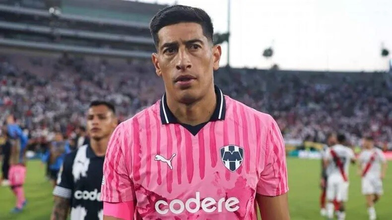 e.jpg Esteban Andrada sacado: le pegó una brutal trompada a un jugador rival en España