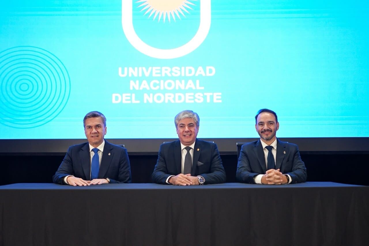 LA UNNE ES UNA USINA DE CONOCIMIENTO PARA LA REGIÓN”, AFIRMÓ ZDERO AL ACOMPAÑAR LA ASUNCIÓN DE LARROZA
