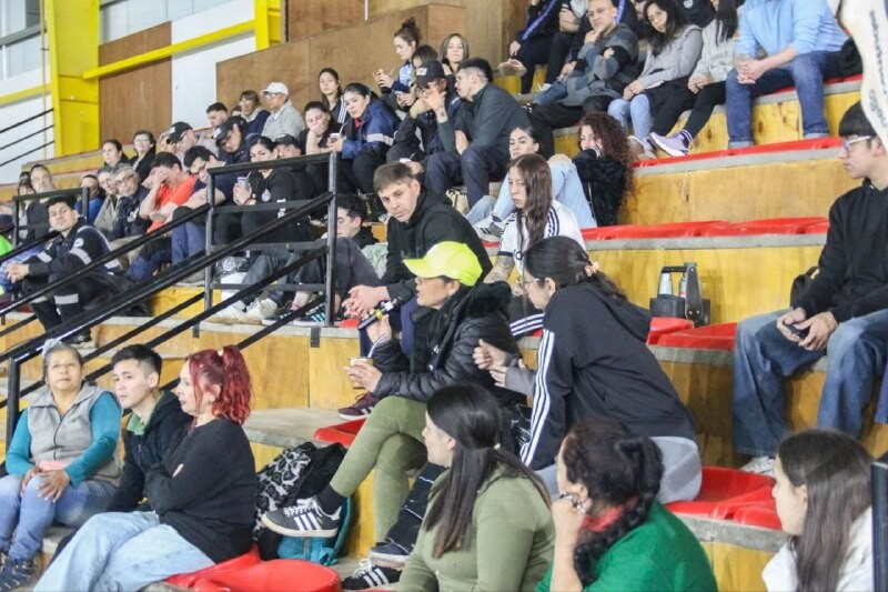 MÁS DE 80 PERSONAS PARTICIPARON DE UNA CAPACITACIÓN EN RCP Y PRIMEROS AUXILIOS EN TOLHUIN MÁS DE 80 PERSONAS PARTICIPARON DE UNA CAPACITACIÓN EN RCP Y PRIMEROS AUXILIOS EN TOLHUIN