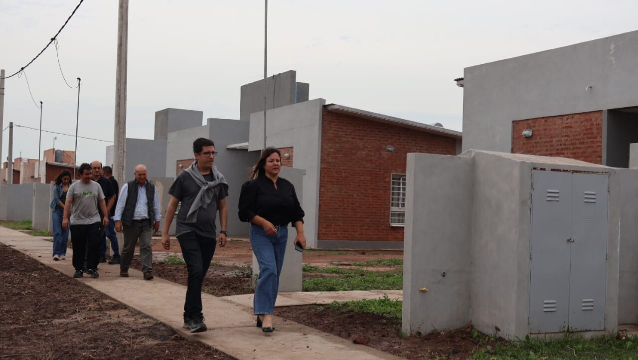 TRES ISLETAS: MUNICIPIO Y PROVINCIA AVANZAN CON TRABAJOS CONJUNTOS PARA COMPLETAR  INFRAESTRUCTURA DE VIVIENDAS