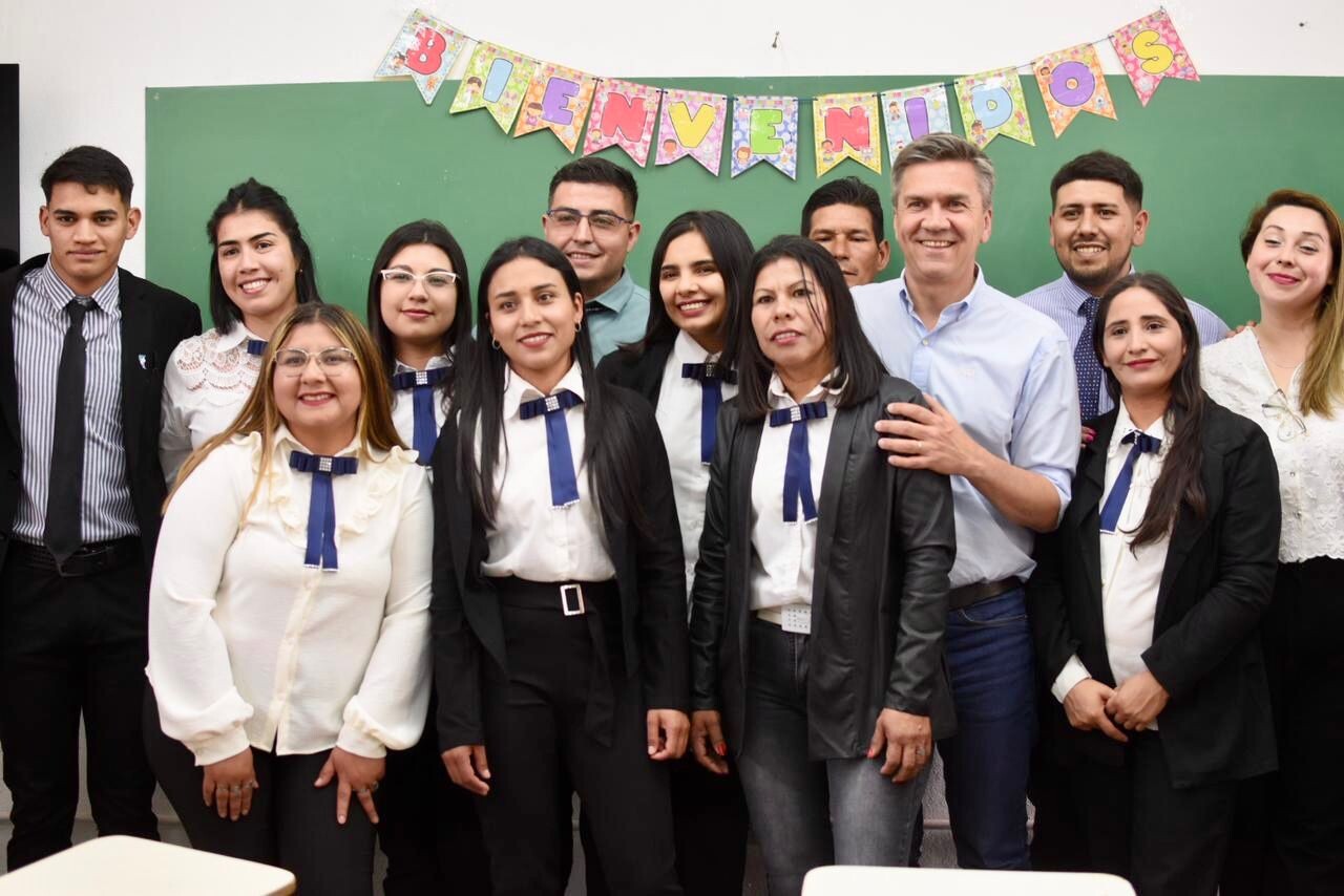 TACO POZO: EL GOBERNADOR ZDERO ACOMPAÑÓ “UNA ESCUELA DIFERENTE”, UN PROYECTO EDUCATIVO INNOVADOR, EN EL PARAJE OJO DE AGUA