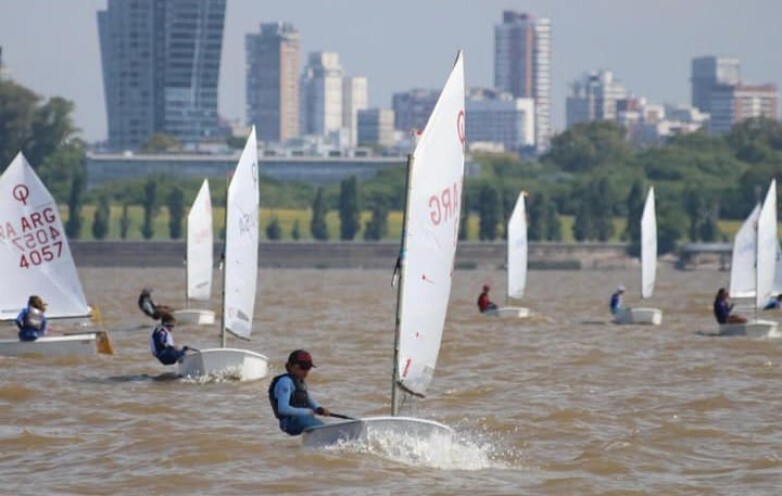 El timonel sanjuanino, Manuel Iglesias Küster, compite en el Panamericano de Optimist
