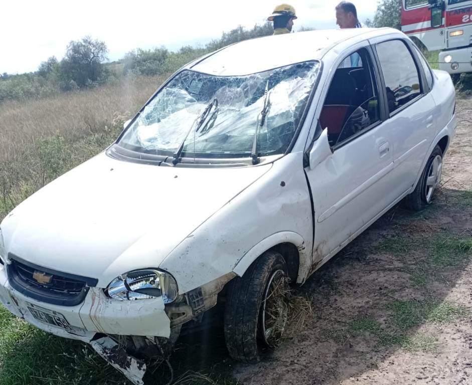 Un hombre de 40 años de edad de San Antonio de Obligado, despistó en la ruta nacional 11, ingreso norte a Villa Ocampo.