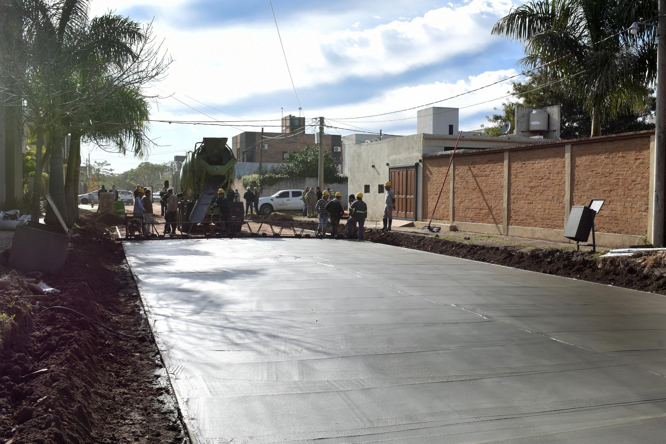 MÁS CONECTIVIDAD: EL GOBERNADOR ZDERO CONSTATÓ EL AVANCE DE OBRAS DE PAVIMENTACIÓN EN VILLA ALTABE