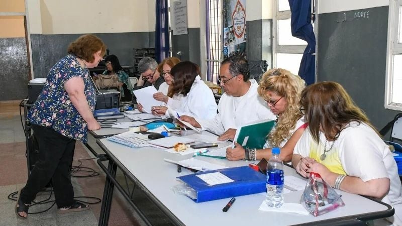 CONVOCAN A DOCENTES PARA REHUBICACION