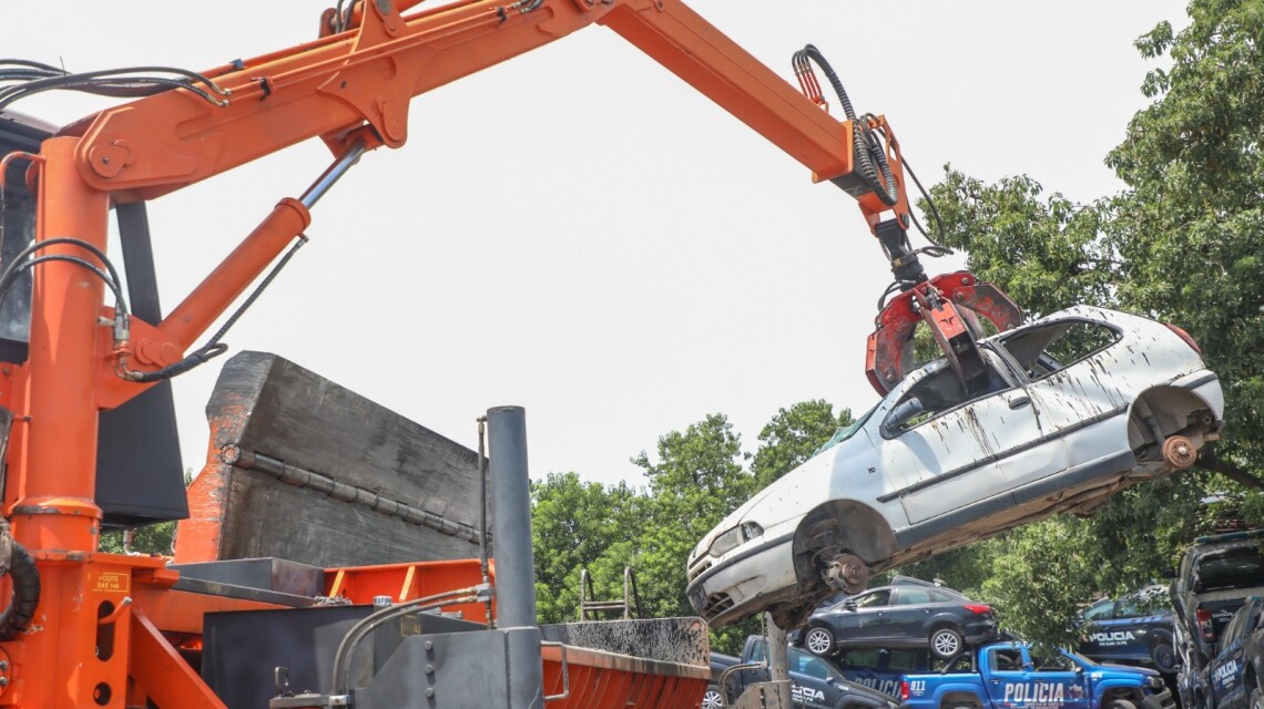 Comenzó la compactación de 2.100 motocicletas y 700 vehículos en el Depósito Policial de Santa Fe