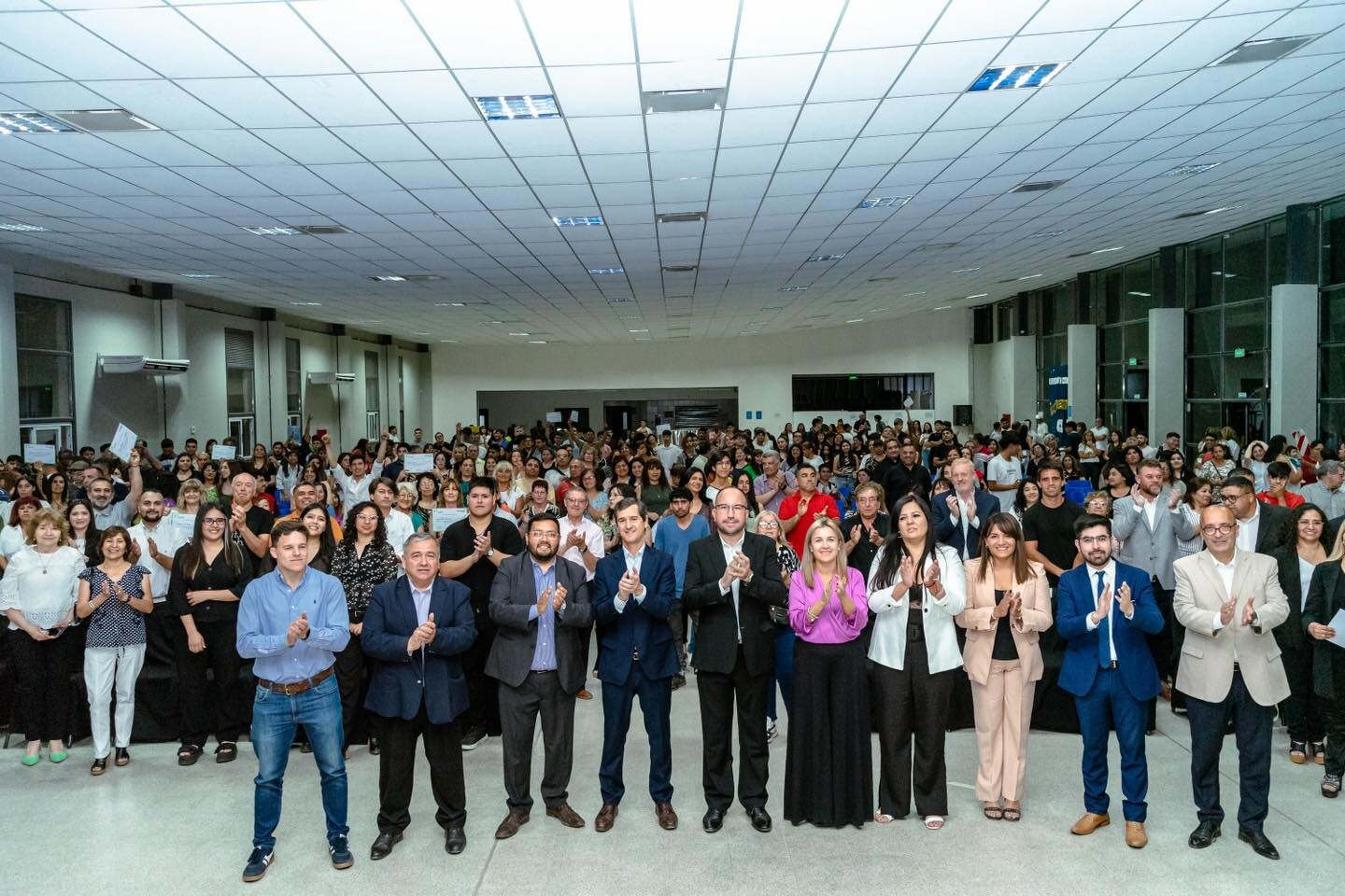Teniendo como eje principal la importantancia de capacitarse para crecer en la gestion del intendente de Rivadavia se entregaron los certificados a los alumnos de la Escuela de Capacitaciones.