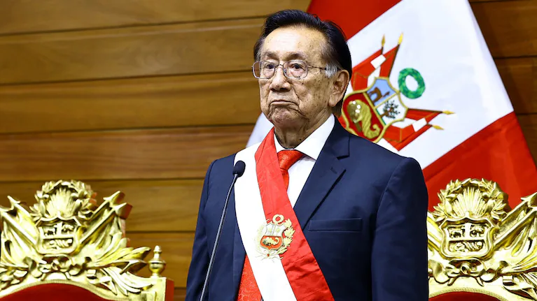 el-nuevo-presidente-encargado-del-peru-jose-maria-balcazar-foto-efe-HCLA3E2EBNA3TD2OM5OXDZQJFY.webp