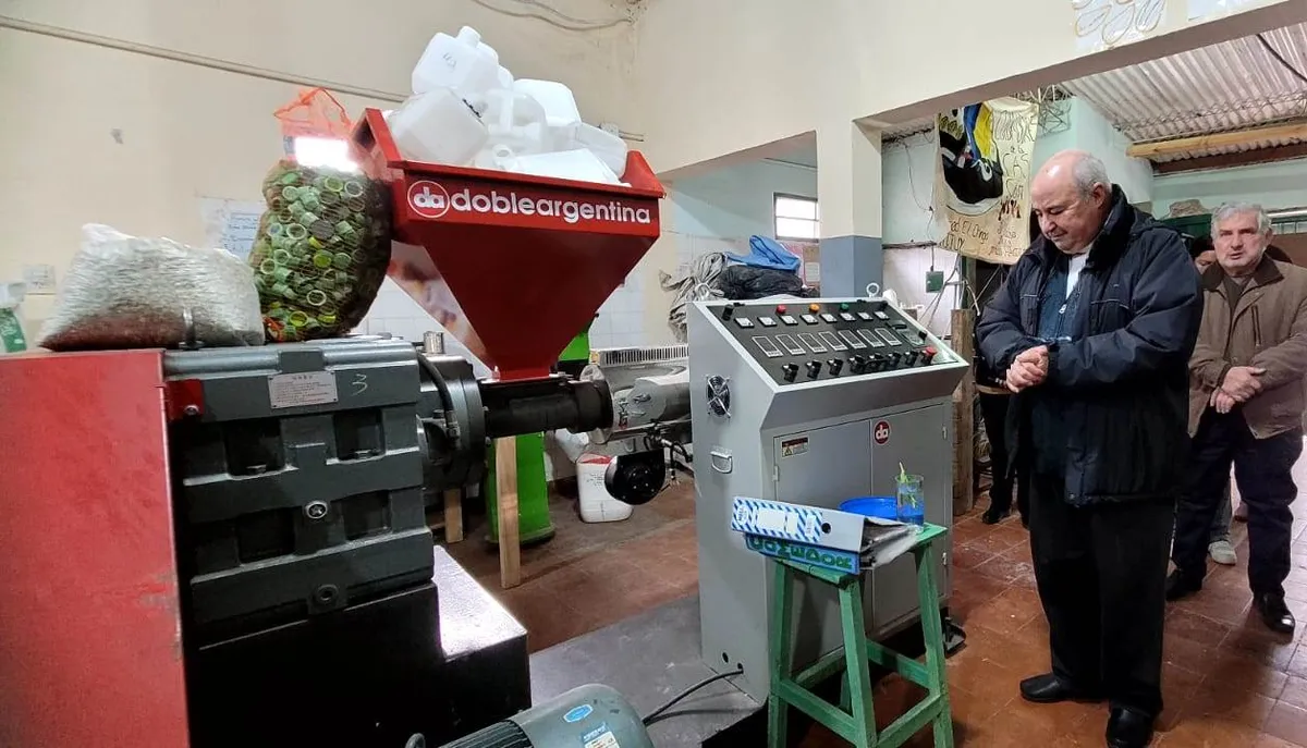 el-obispo-fernandez-bendijo-los-equipamientos-entregados.webp
