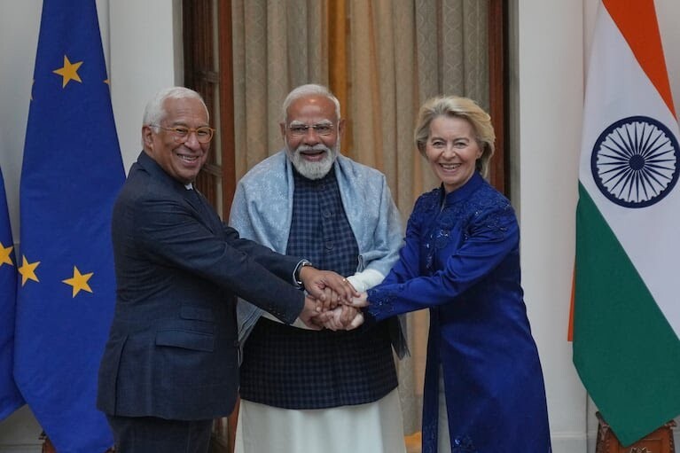 el-primer-ministro-de-india-narendra-modi-en-el-centro-recibe-al-presidente-del-consejo-europeo-antonio-co...yen-antes-de-su-reunion-en-nueva-delhi-india-el-martes-27-de-enero-de-2026-ap-fotomanish-swarup-6VAIN2CPOMGBZLK4H4UZIKYI4Q.jpg