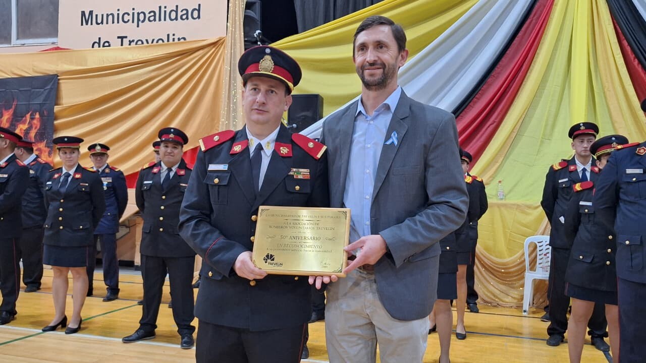Trevelin homenajeó a sus Bomberos Voluntarios en el 50° aniversario de la institución