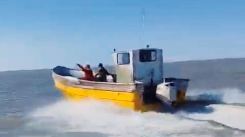 Prefectura de Uruguay persiguió embarcaciones que arrojaron bultos al agua en el Río de la Plata y escaparon hacia el lado argentino