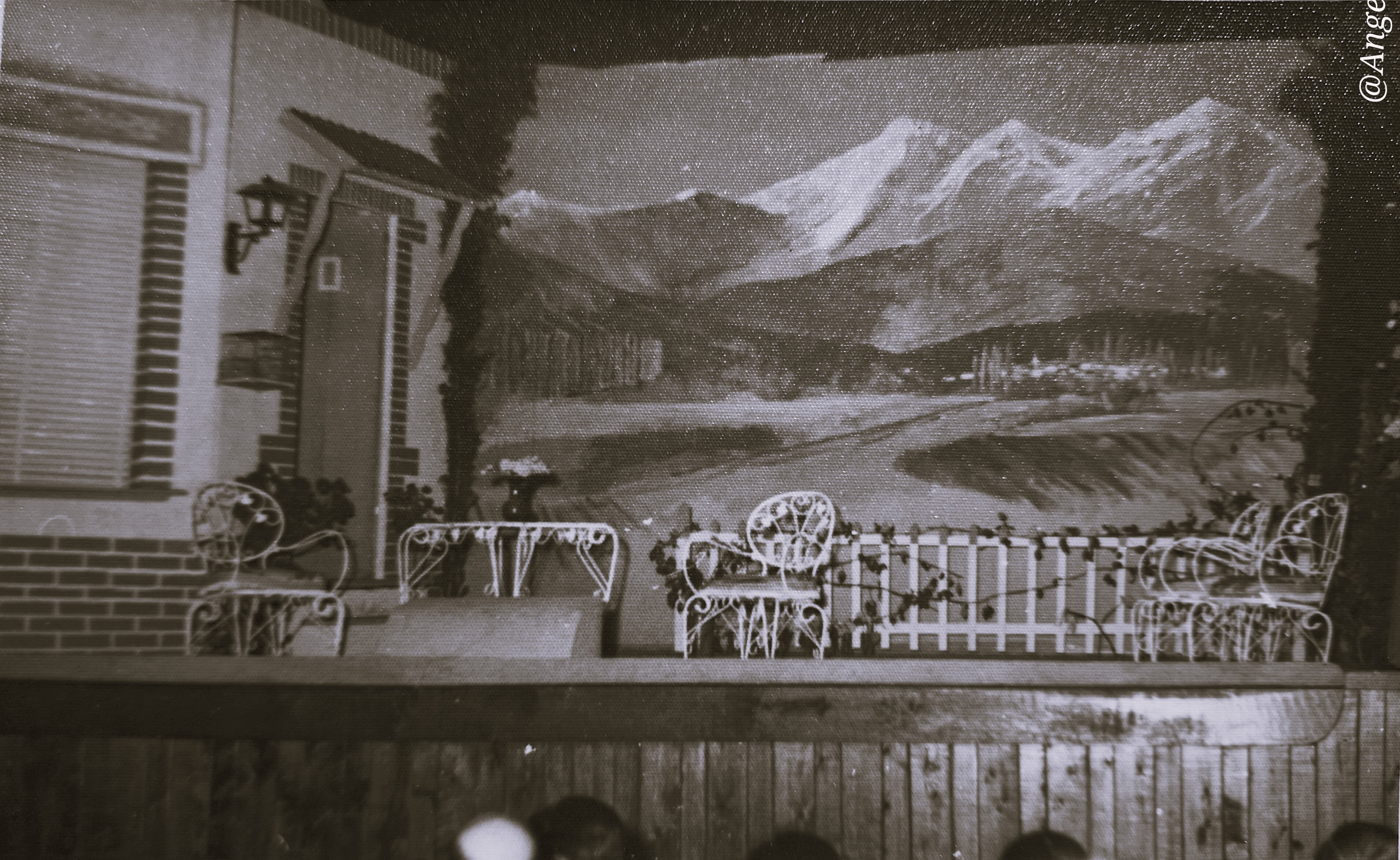 escenografia pintada por Maria Rosa Oliver.jpg