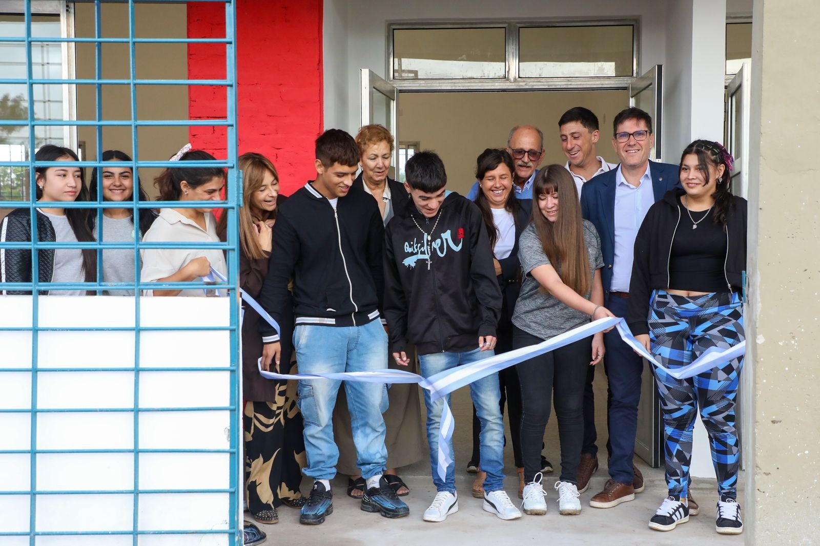 Mejoran la infraestructura en tres escuelas la ciudad