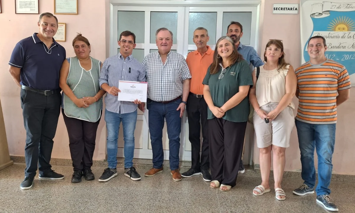 Michlig entregó aportes para la mejora de infraestructura en escuelas de la ciudad de San Cristóbal