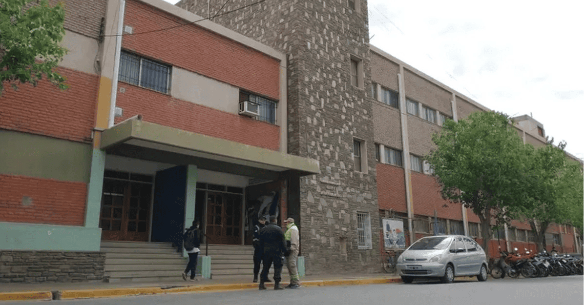 Podría recibir 2 años de prisión: investigan a alumno detenido por falsa alarma de bomba en la Escuela Boero (Audio de la llamada)