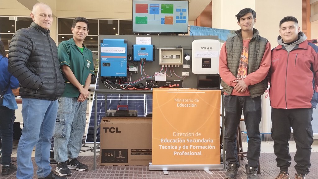 Dos escuelas y dos institutos superiores de formación técnica, en representación del Ministerio de Educación, tuvieron una destacada participación en la primera edición de la Expo Solar 2024, que organizó el Ministerio de Infraestructura, Agua y Energía.