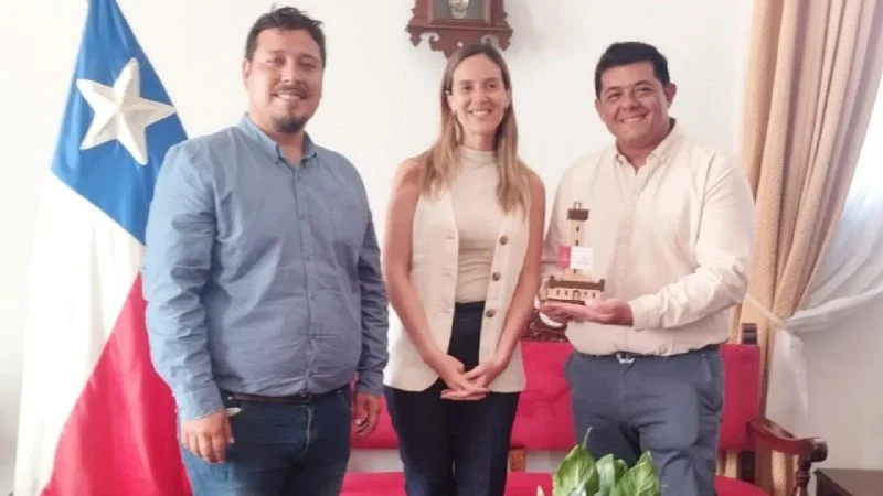 El intendente Matías Espejo de Jachal se reunió con la alcaldesa de La Serena.