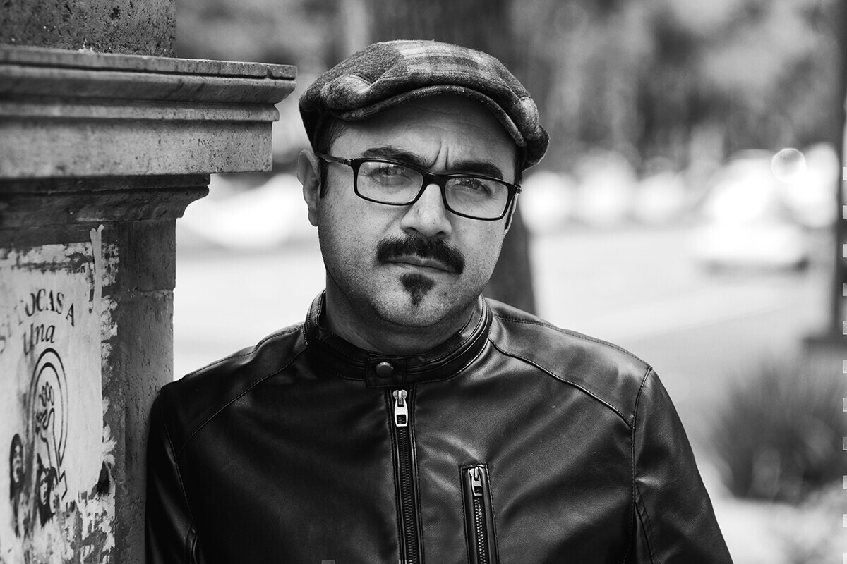esquincabernardoescritor.jpg El mexicano Bernardo Esquinca nos habla de Adonde Voy Siempre es de Noche