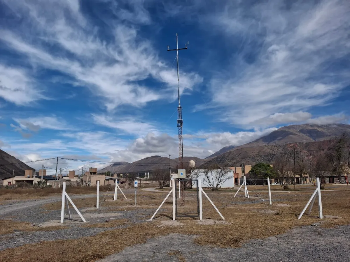 Volcán y más puntos suman estaciones meteorológicas para el monitoreo climático en Jujuy