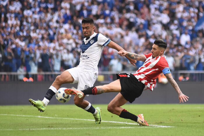 Vélez y Estudiantes juegan por el Trofeo de Campeones