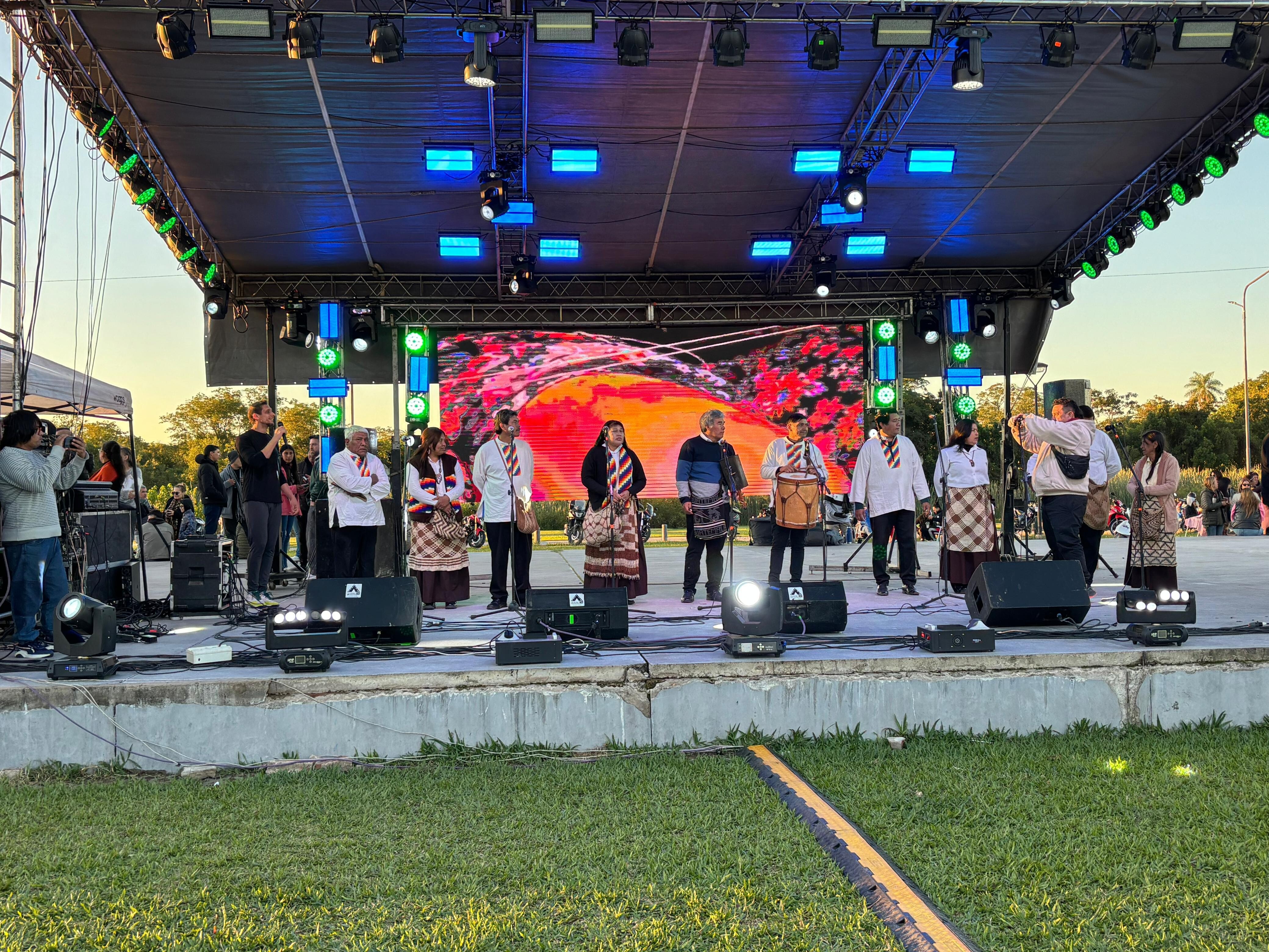 ”MANOS DE NUESTRA TIERRA”: EXITOSO ENCUENTRO DE ARTESANOS ORIGINARIOS EN EL PARQUE DE LA DEMOCRACIA