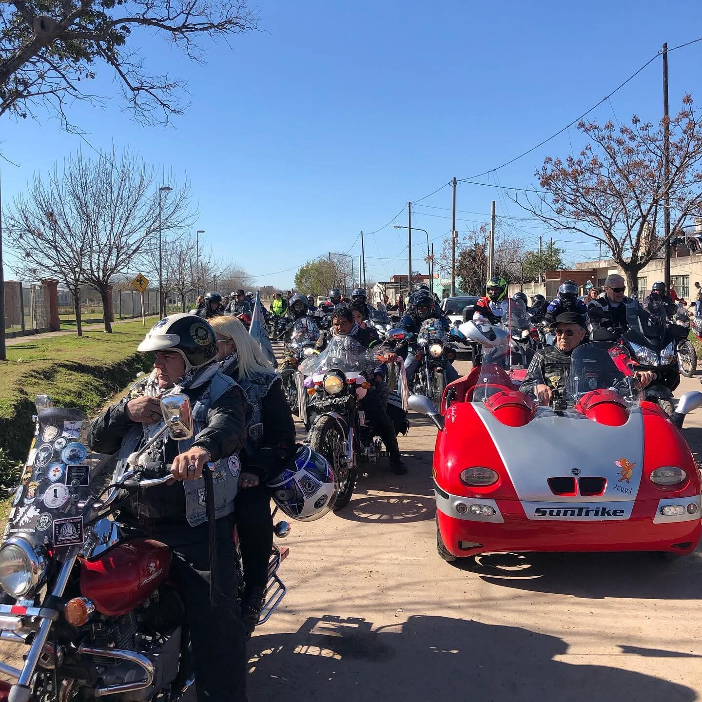 Motocaravana Solidaria: LLevando sonrisas a los niños