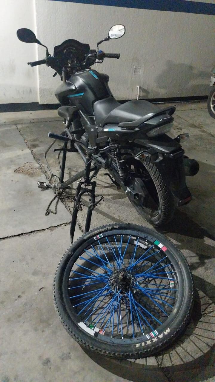 f97b928d-8b86-42cb-9bc8-7c29b24c52e9.jpg Rivadavia: abandonaron una moto y partes de bicicletas al ver a la Policía y huyeron