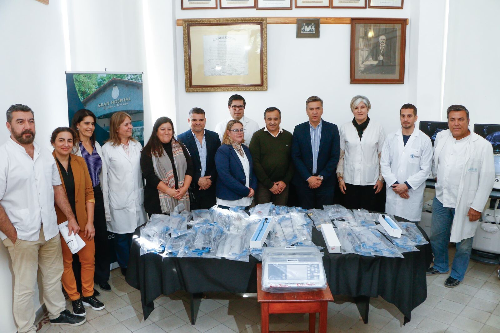 EL GOBERNADOR ZDERO ENTREGÓ NUEVO EQUIPAMIENTO DE ALTA TECNOLOGÍA PARA CIRUGÍAS LAPAROSCÓPICAS AL HOSPITAL PERRANDO