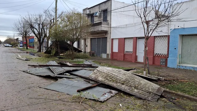 Fuerte temporal en Las Rosas y San Genaro: 53 viviendas afectadas, techos volados y daños en una escuela