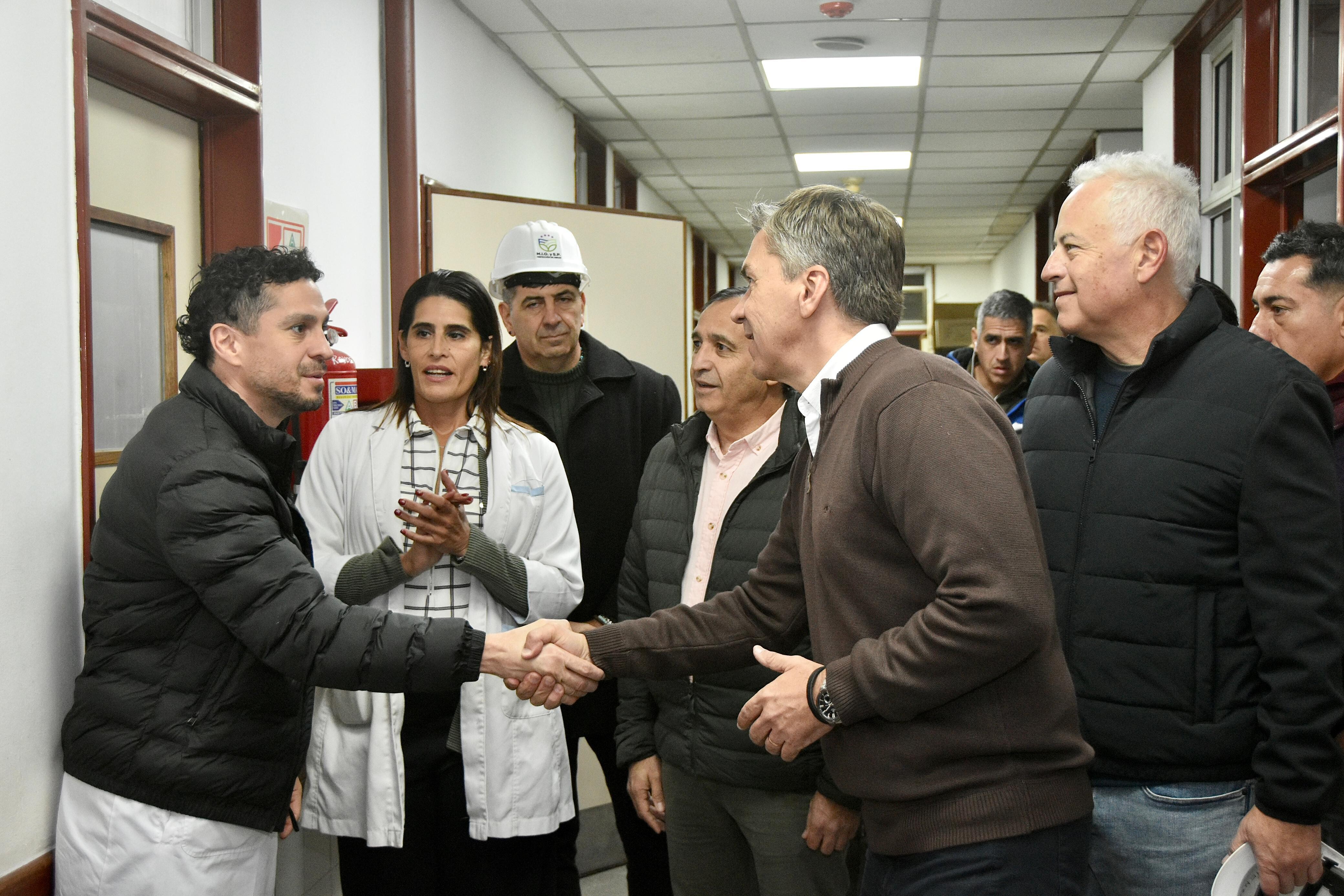 HOSPITAL PERRANDO: EL GOBERNADOR ZDERO SUPERVISÓ OBRAS Y ENTREGÓ EQUIPAMIENTOS DE ALTA TECNOLOGÍA