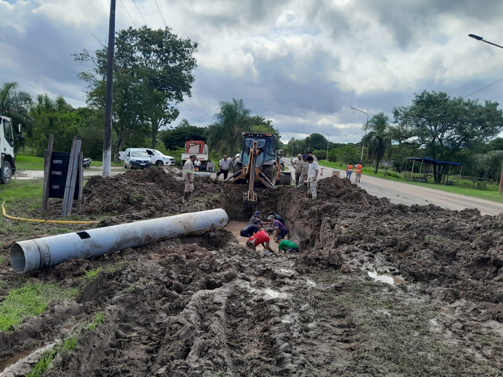 SAMEEP REPARÓ UN CAÑO MAESTRO Y SE NORMALIZA EL SERVICIO DE AGUA POTABLE EN VARIAS LOCALIDADES