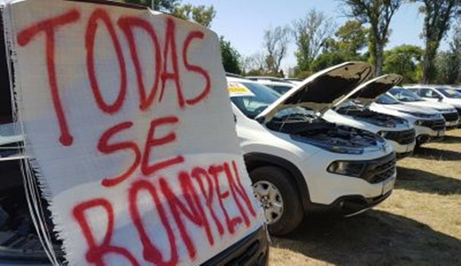 Más de 300 propietarios de Fiat Toro se manifestaron en Córdoba denunciando 57 incendios en sus camionetas y exigiendo respuestas al TSJ.