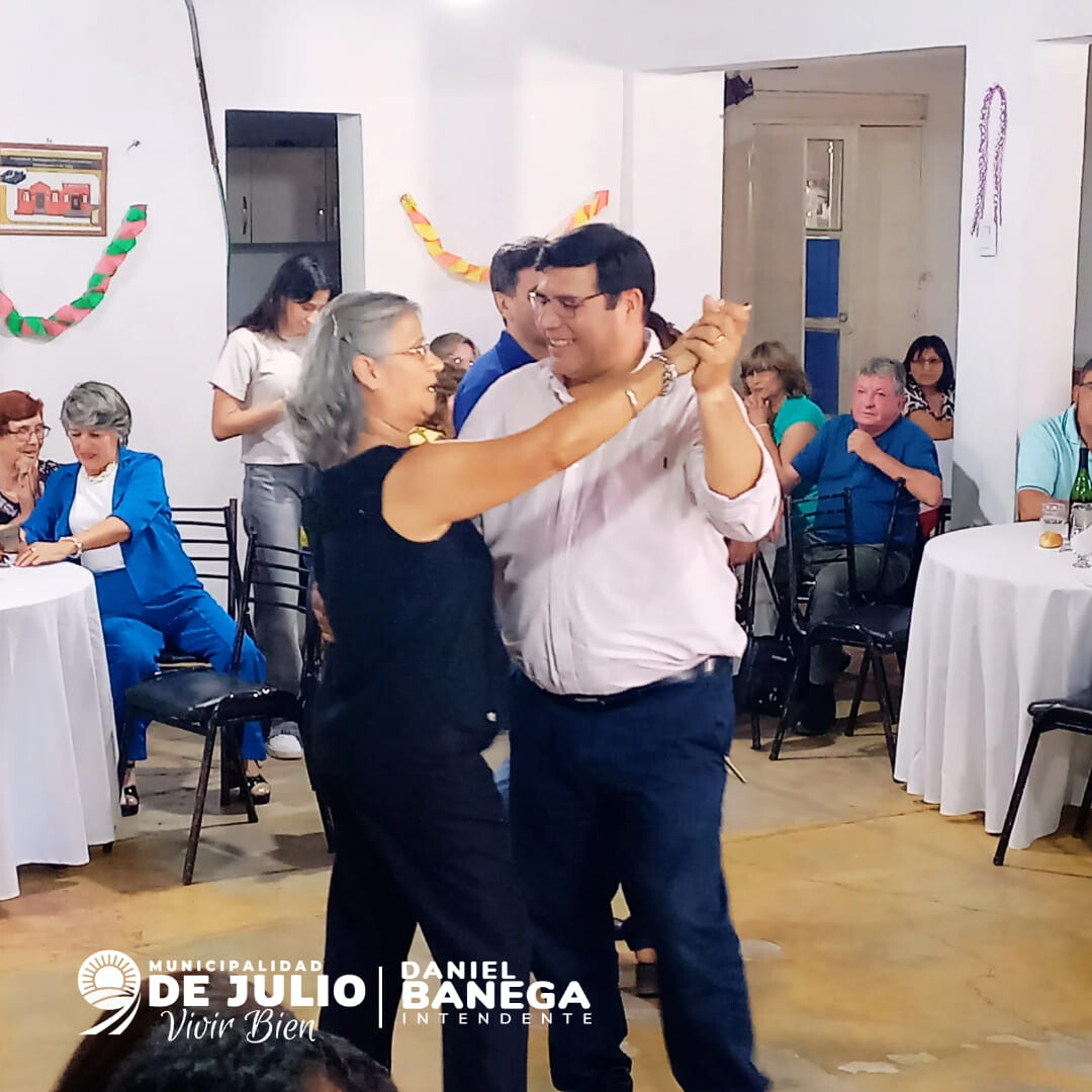 El intendente de Nueve de Julio,Daniel Banega,participo de la celebracion del Día del Adulto Mayor y el Día de la Madre con un hermoso festejo lleno de amor y gratitud
