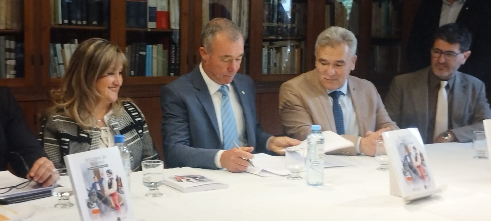 firma-convenio-casa-de-sarmiento-2.jpeg firma-convenio-casa-de-sarmiento-2.jpeg