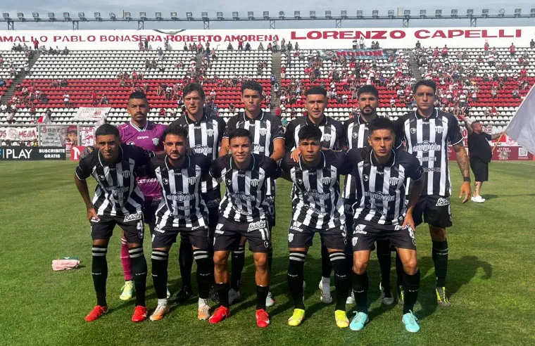 For Ever hace fútbol y define el equipo para recibir al «Tomba»