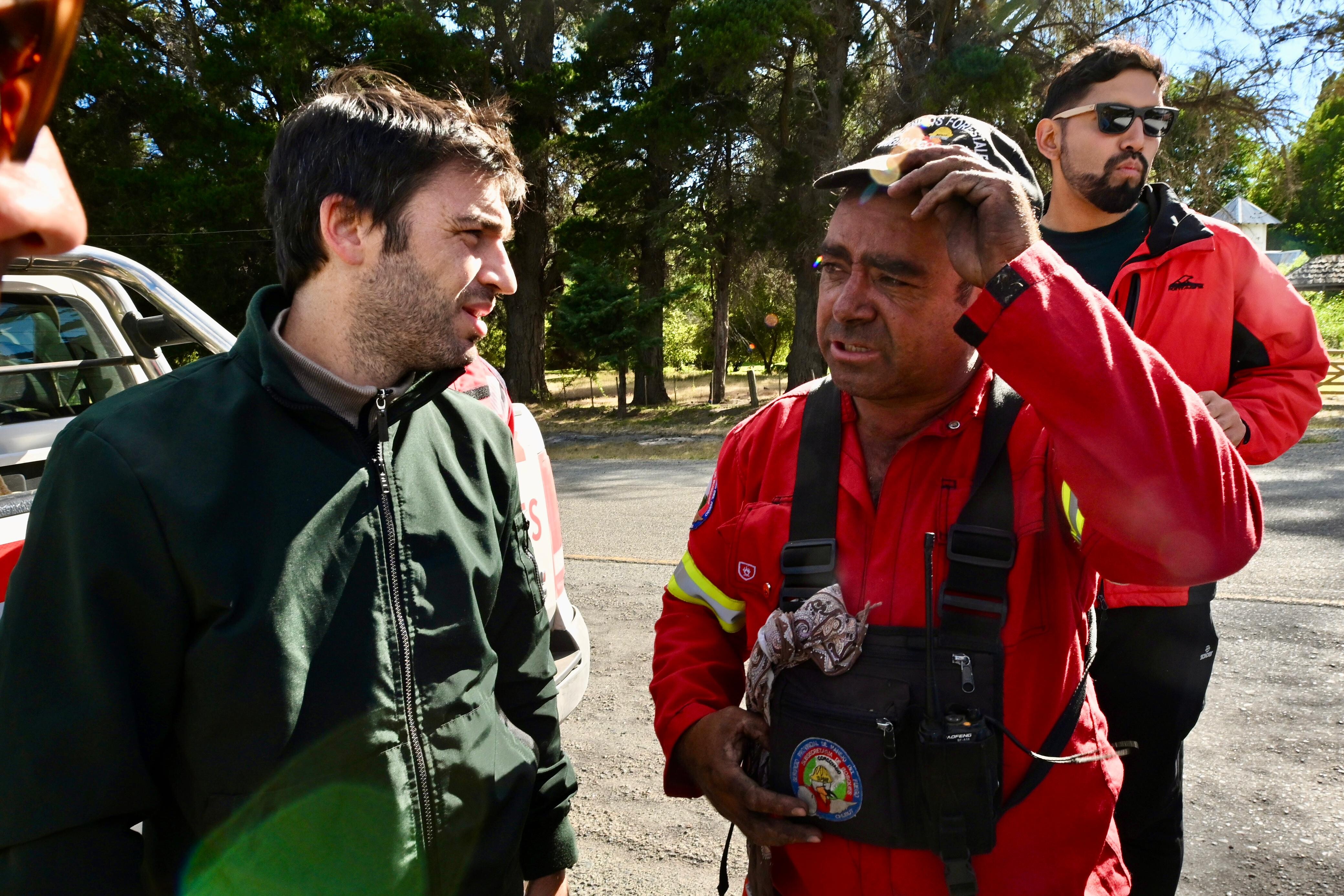 Torres, sobre el incendio en Epuyén: “El Gabinete va a estar haciendo base en la zona hasta que el fuego esté controlado”