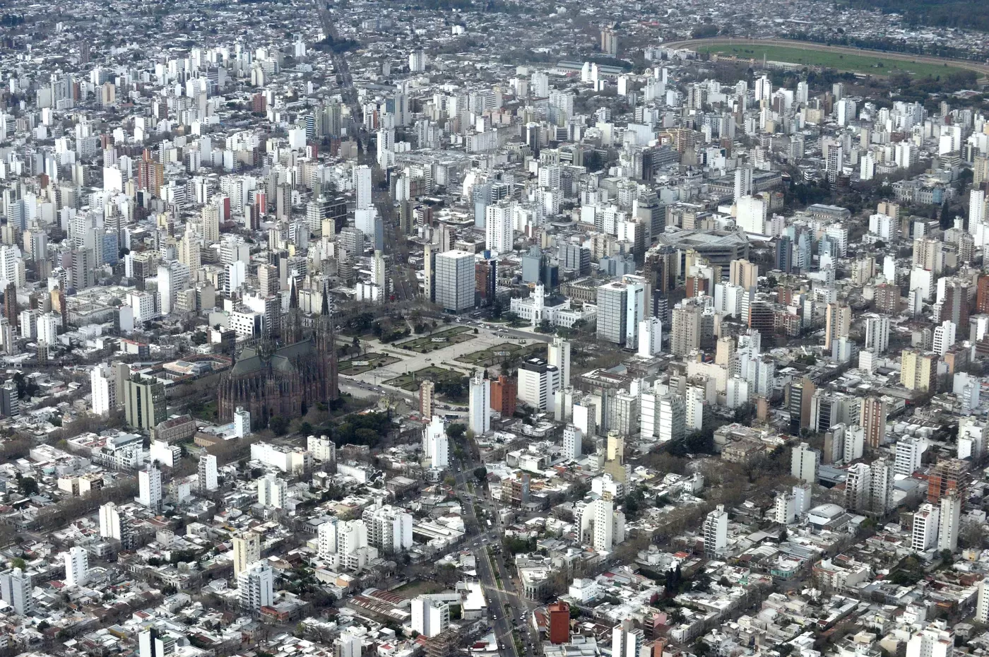 fotos-aereas-catedral-plaza-moreno-2jpg.jpg.webp La Plata: Inseguridad y miedo, los vecinos reclaman seguridad