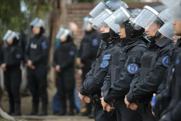Otorgan un bono de 40 mil pesos a efectivos de las fuerzas de seguridad ...